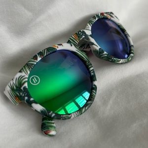 BLENDERS Sunglasses 🕶